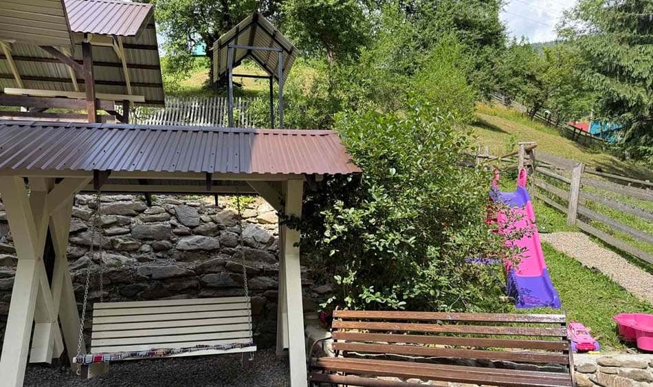 Котедж «Гірський затишок» — територія